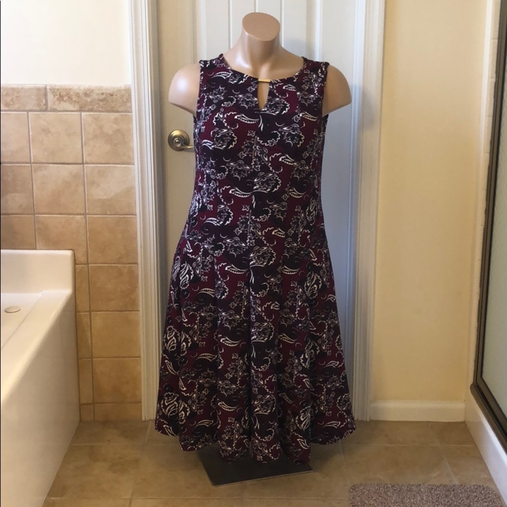 Dress - Picture 2 of 5